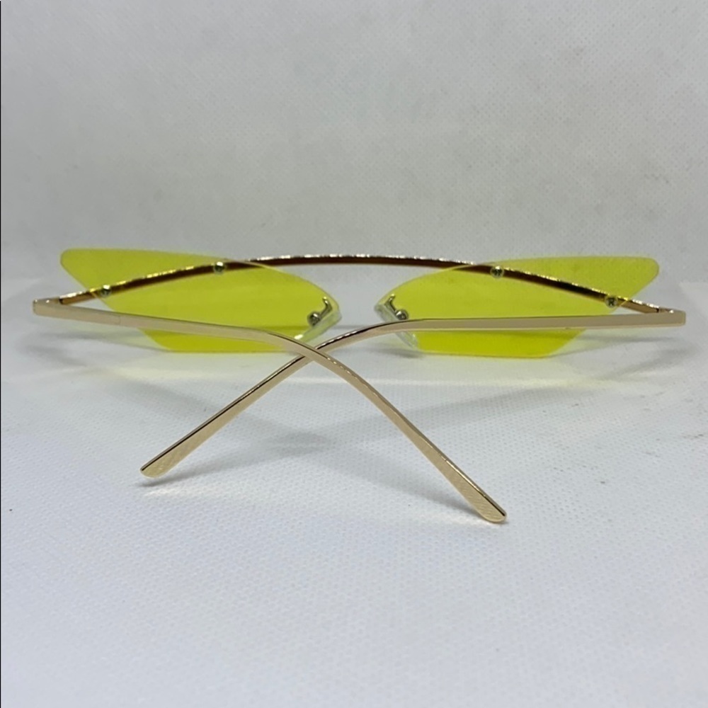 YELLOW SUNGLASSES W/FREE CASE ✨✨✨ - Picture 2 of 7